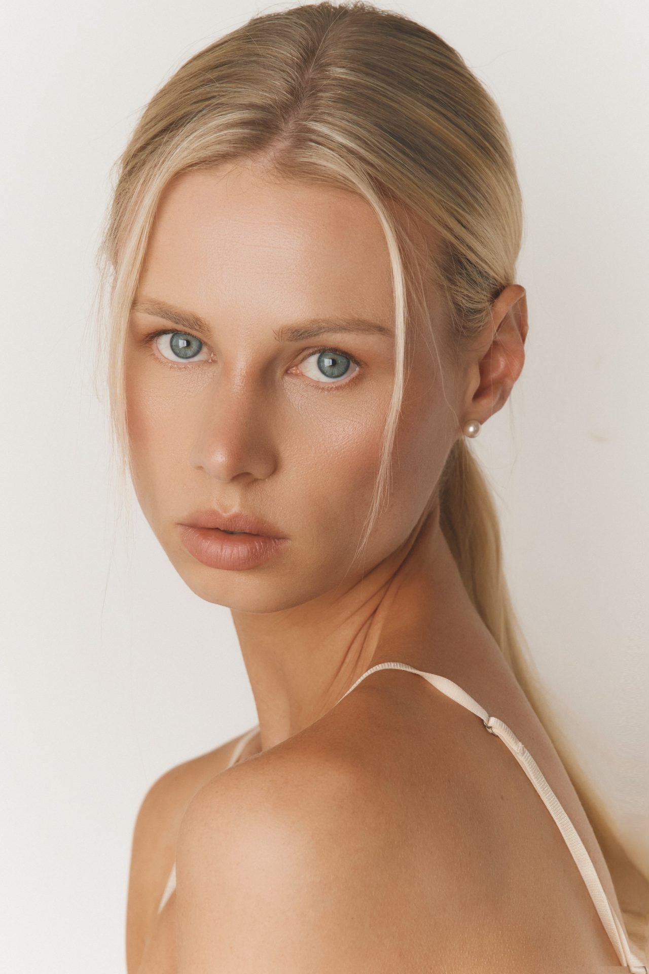 Facetune_29-09-2026-00-51-46